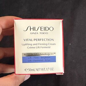 Shiseido Vital Perfection Uplifting and Firming Cream 50 ml